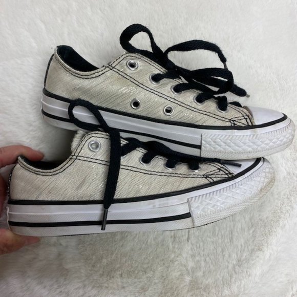 Girl's Converse Chuck Taylor All Stars Silver Metallic Sneakers, size 13 Youth - Picture 7 of 15